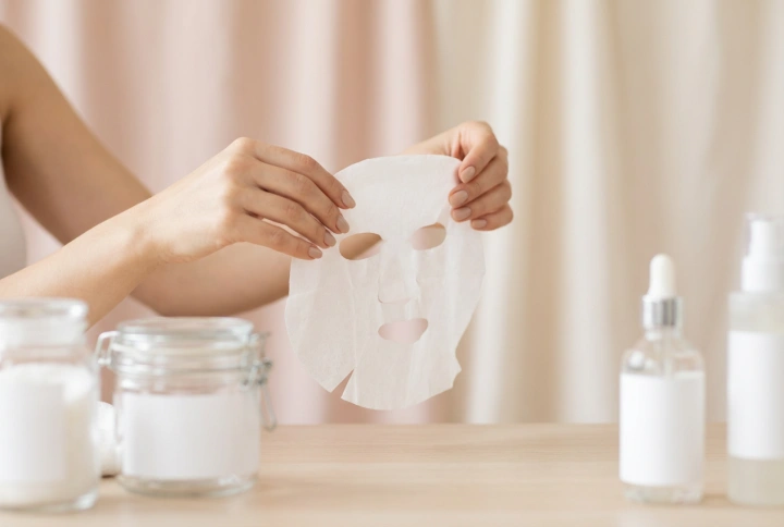 Μάσκες προσώπου σε φύλλο: επιλογή, τοποθέτηση στο δέρμα, χρόνος δράσης