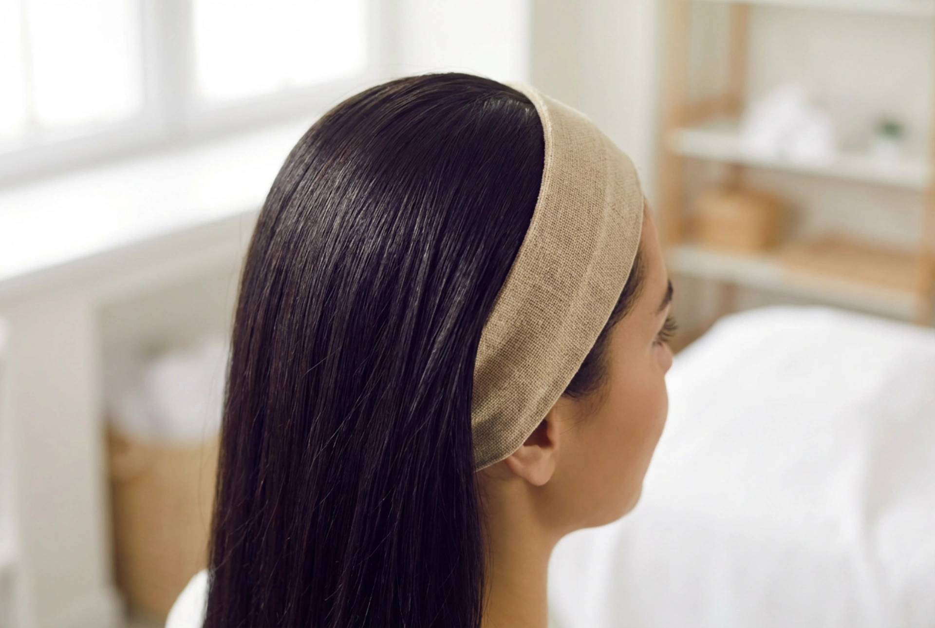 Σπορ και κομψό: χτένισμα με κορδέλα μαλλιών βήμα προς βήμα