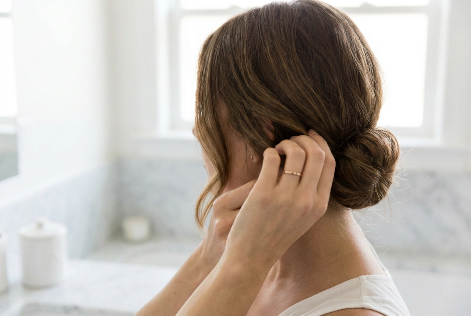 Μαλλιά μέχρι τους ώμους: Καθημερινά χτενίσματα που θα φτιάξετε σε 5 λεπτά