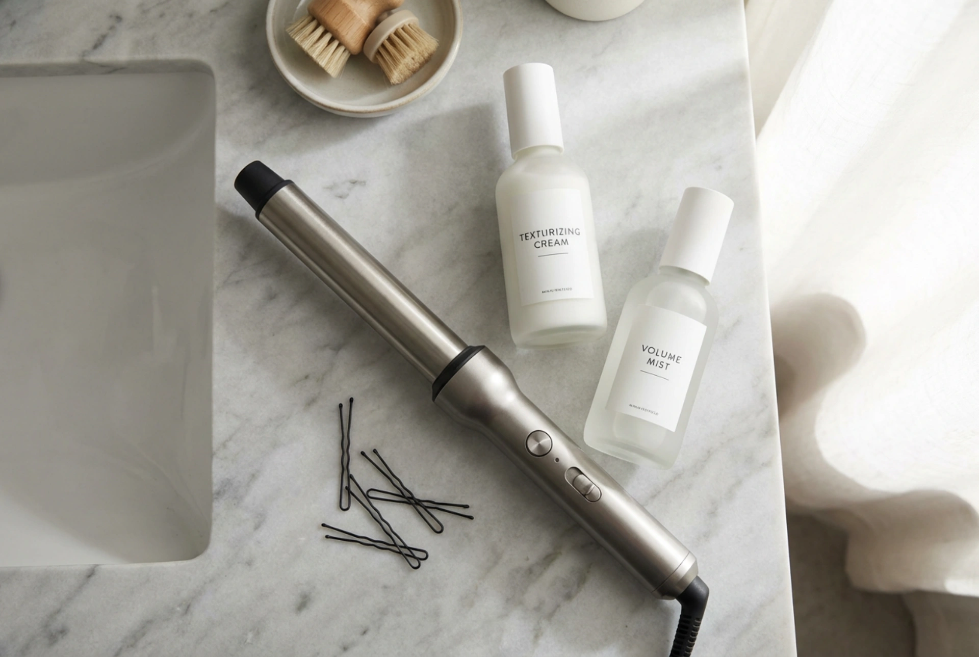 Κύματα σε κοντά μαλλιά: εργαλεία, προϊόντα και συνηθισμένα λάθη