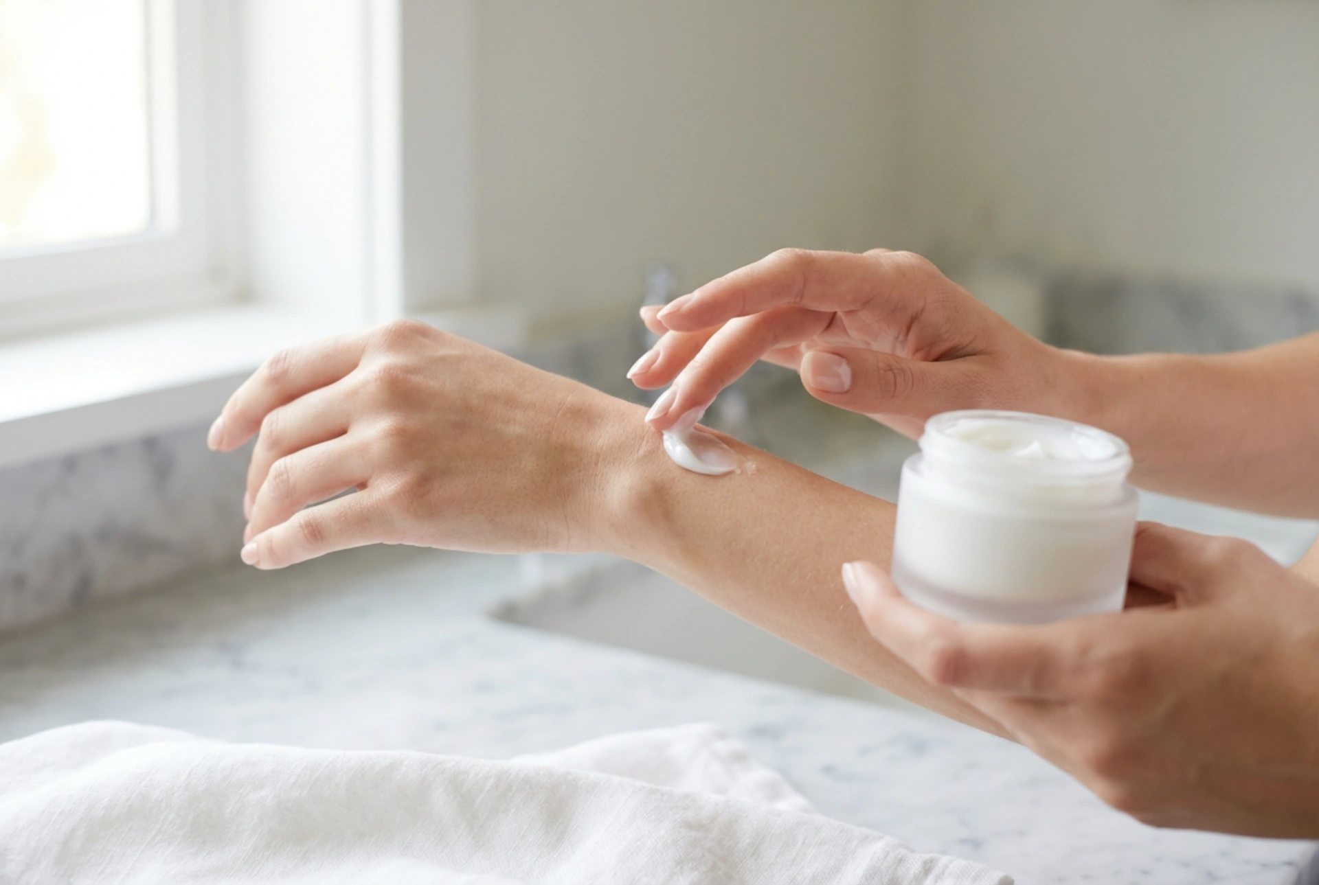 Αποτριχωτική κρέμα για την ευαίσθητη περιοχή: επιλογή και εφαρμογή