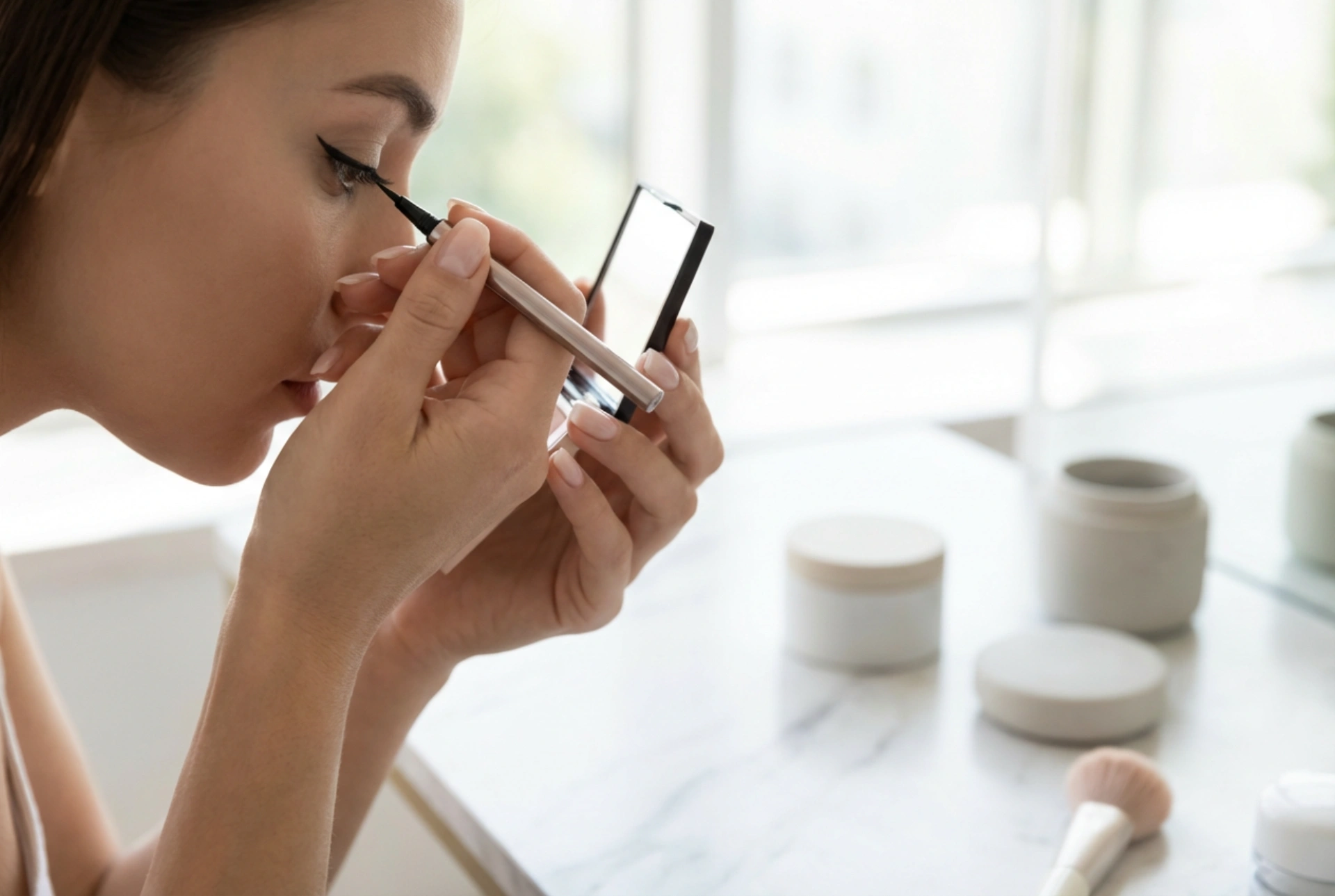 Γραμμές eyeliner για αρχάριους: βήμα προς βήμα και συνηθισμένα λάθη