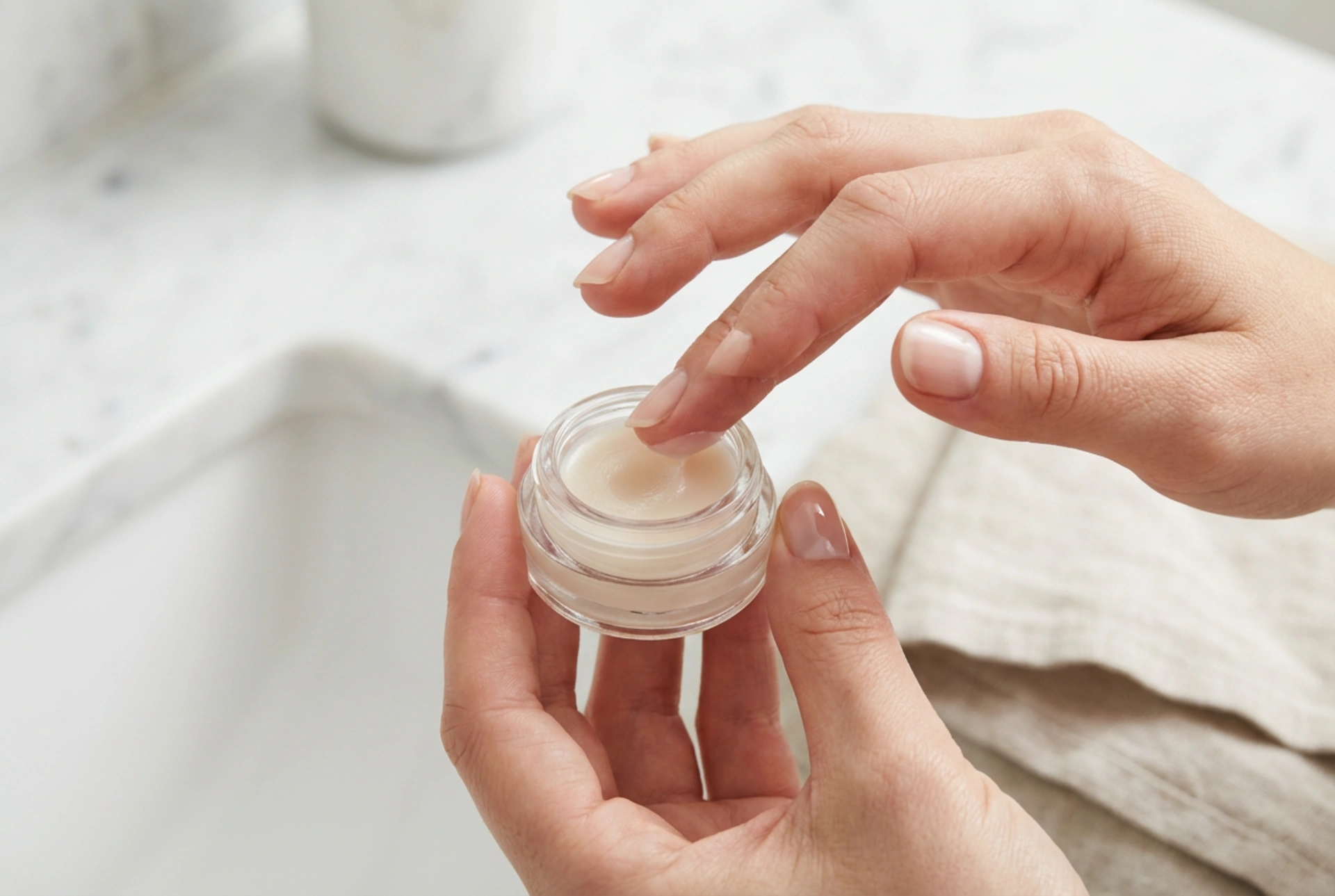 Βάση για το μακιγιάζ ματιών: πού και πώς να την εφαρμόσετε